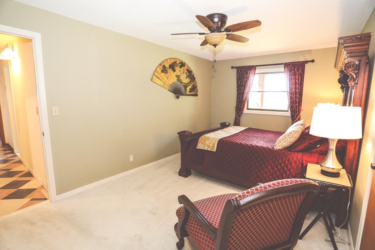 The Lodge At Beaver Lake Bed And Breakfast 로저스 외부 사진