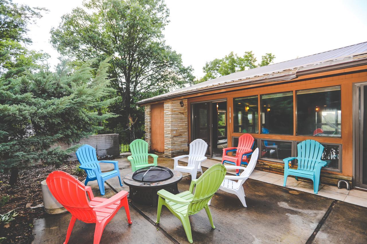 The Lodge At Beaver Lake Bed And Breakfast 로저스 외부 사진